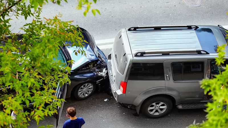Юрист Брюханов Сергей Александрович объясняет: Ни в коем случае не верьте представителям страховых компаний при оформлении выплат по ДТП.