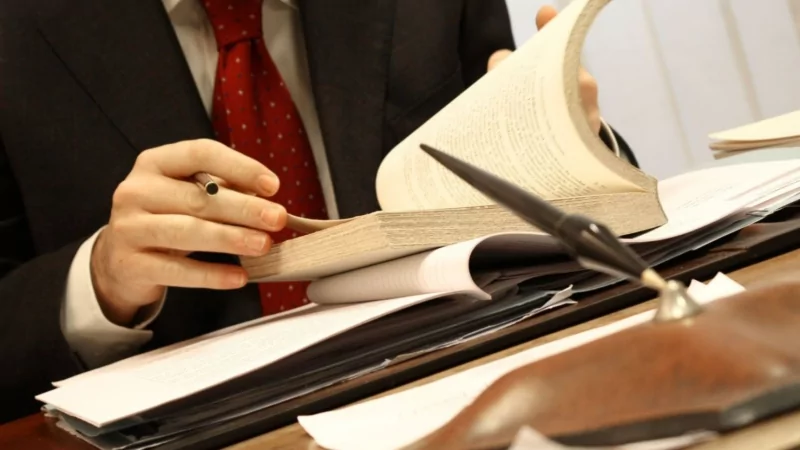 Юрист Зелинский Ян Викторович объясняет: Досудебная претензия, её необходимость.