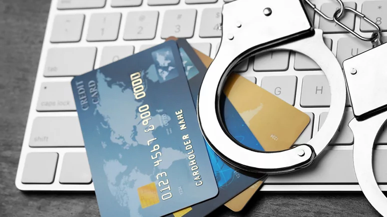 Юрист Сериков Сергей Владимирович объясняет: “У меня есть долги, но их недостаточно, чтобы объявить себя банкротом”