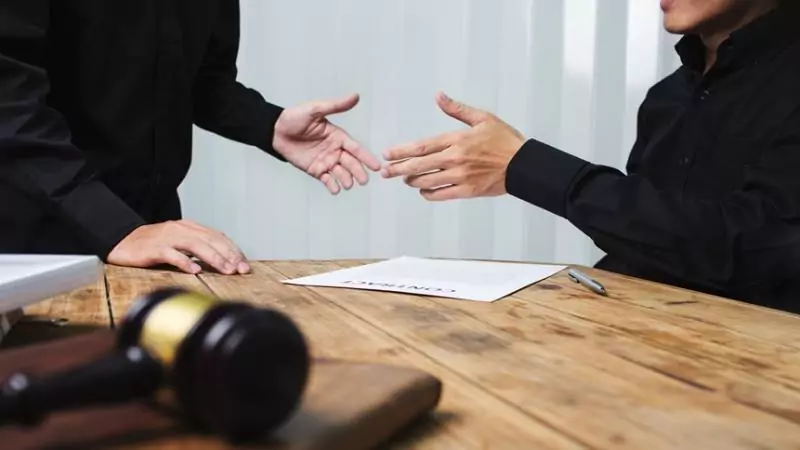 Юрист Сериков Сергей Владимирович объясняет: Что делать, если ваш банк был выкуплен, а платежи не проходят, и долг продолжает накапливаться?