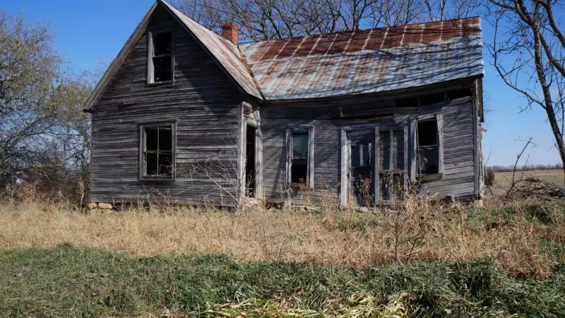 Юрист Исаева Наталья Сергеевна объясняет: Как стать владельцем заброшенной недвижимости?