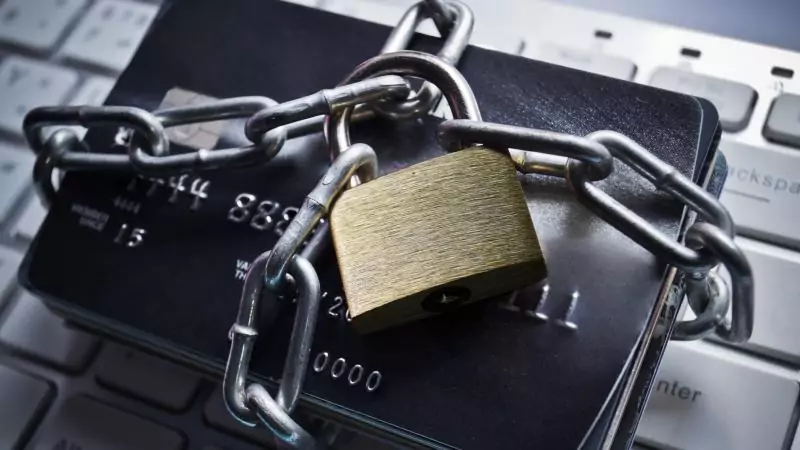 Юрист Татаренок Михаил Михайлович объясняет: Что делать, чтобы банковская карта не попала под блокировку ?!