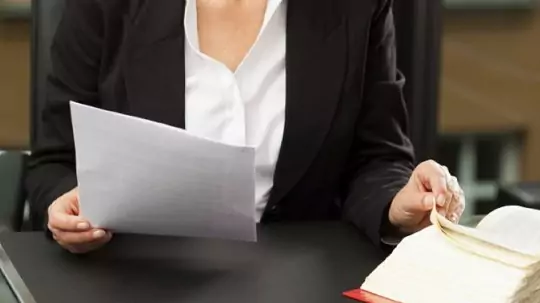 Адвокат Корзенников Владимир Николаевич объясняет: Статья 204 Уголовного кодекса РФ. Ответственность директора за “откат” в коммерческих организациях