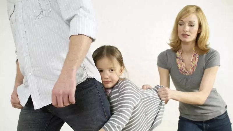 Юрист Кузьмин Илья Семенович объясняет: Инструмент давления в семейных конфликтах: проблемы применения ст. 5.35 КоАП РФ