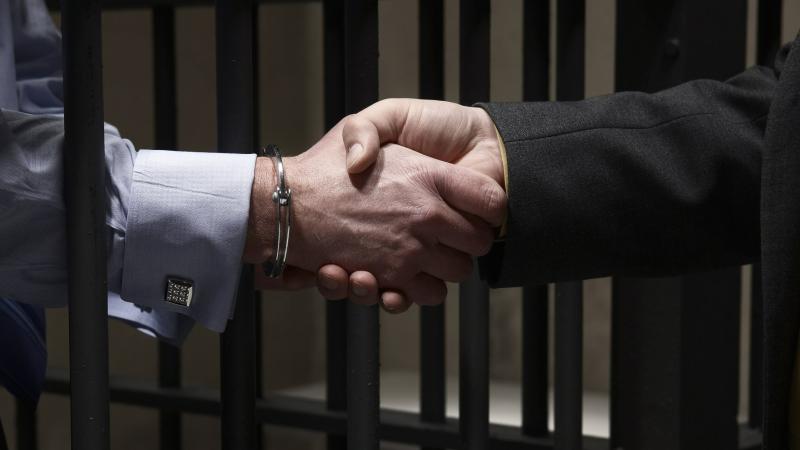 Адвокат Кодрян Ксения Севастьяновна объясняет: Прекращение уголовного дела в связи с примирением с потерпевшим
