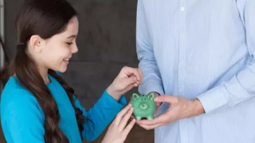 Алименты наоборот: может ли бывший муж взыскать содержание с совершеннолетних детей?