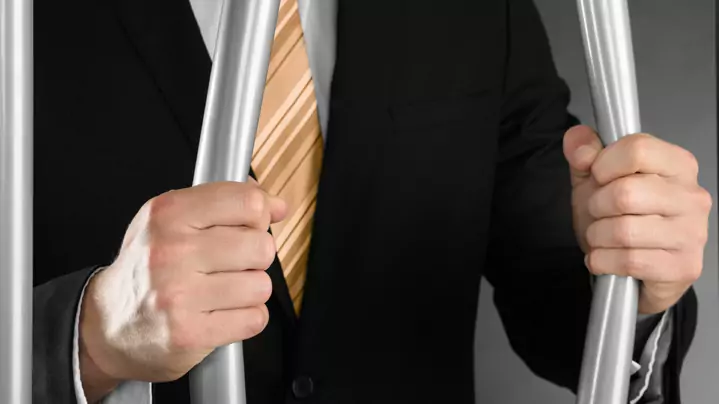 Адвокат Матвиишин Константин Степанович объясняет: Уволить нельзя посадить:где поставит запятую адвокат, если сотрудник взял долг по зарплате из кассы