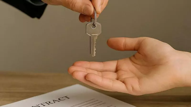 Юрист Субботина Галина Николаевна объясняет: Штрафы до 3 000–5 000 ₽ грозят за проживание без прописки в съёмной квартире в другом регионе