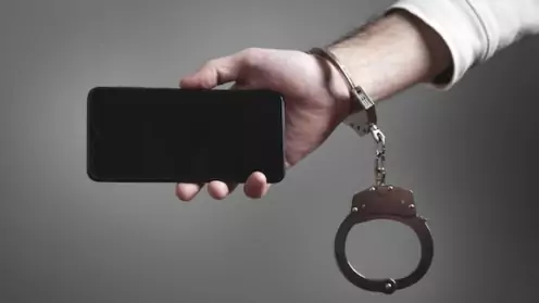 Подобрал телефон на улице - получил судимость