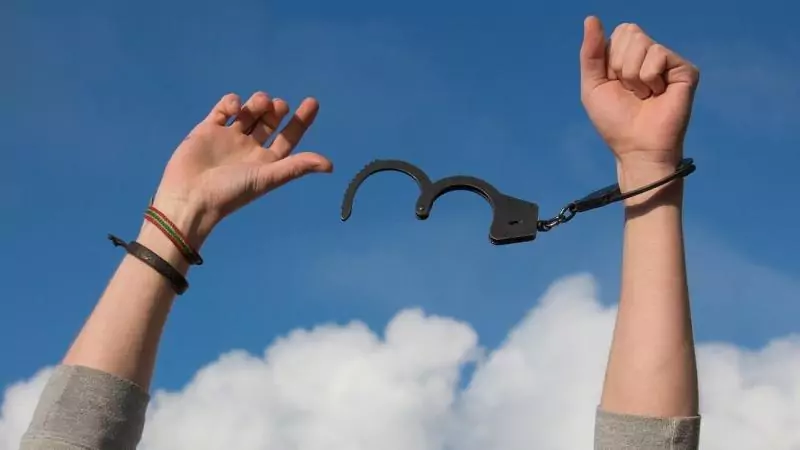 Адвокат Шумова Ольга Васильевна объясняет: Можно ли заменить заключение под стражу на другую меру пресечения