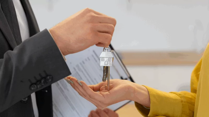 Юрист Ищенко Вадим Григорьевич объясняет: Как обезопасить себя при покупке квартиры, особенно у пожилых продавцов