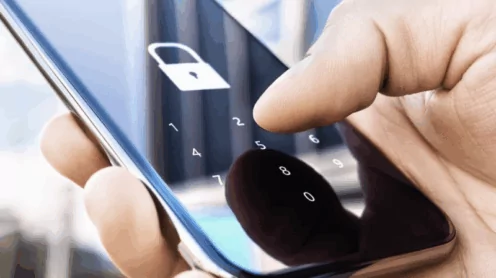 Осмотр смартфона полицией: когда можно отказать