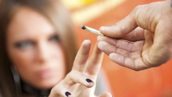 Адвокат Байков Руслан Петрович объясняет: Склонение несовершеннолетних к употреблению наркотиков: позиция Верховного суда и практический вывод