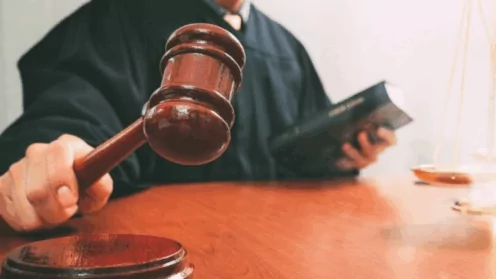 Если у преступника есть маленький ребёнок: смягчит ли это приговор