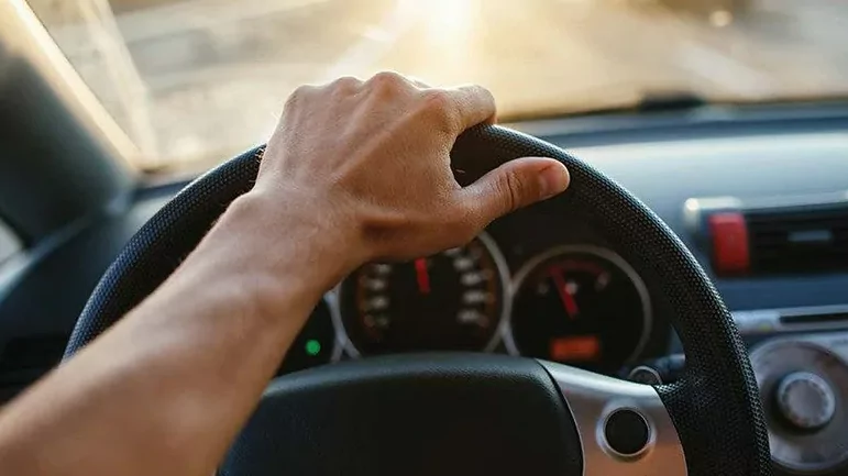 Адвокат Никулин Дмитрий Александрович объясняет: Запрет на управление транспортным средством без пальца на руке