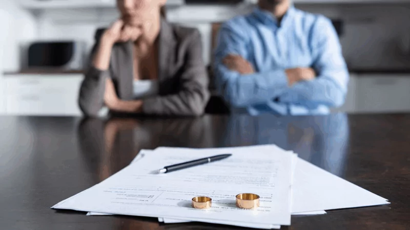 Адвокат Мухин Евгений Дмитриевич объясняет: Как оформить развод, если супруг живёт за границей