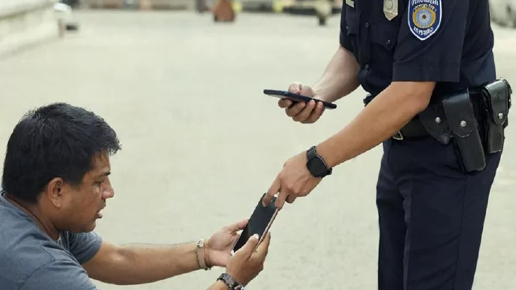 Адвокат Основа Артем Владимирович объясняет: Осмотр смартфона полицией: когда можно отказать