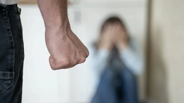 Адвокат Байков Руслан Петрович объясняет: Домашнее насилие и побои: разграничение административной и уголовной ответственности