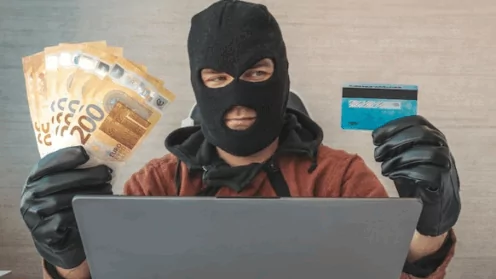 Если знакомый просит Вас разрешить перевод Вам на вашу карту от неизвестного Вам лица