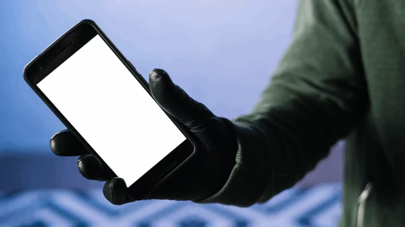 Юрист Курманбаева Аяна Мелисовна объясняет: Осмотр смартфона полицией: когда можно отказать