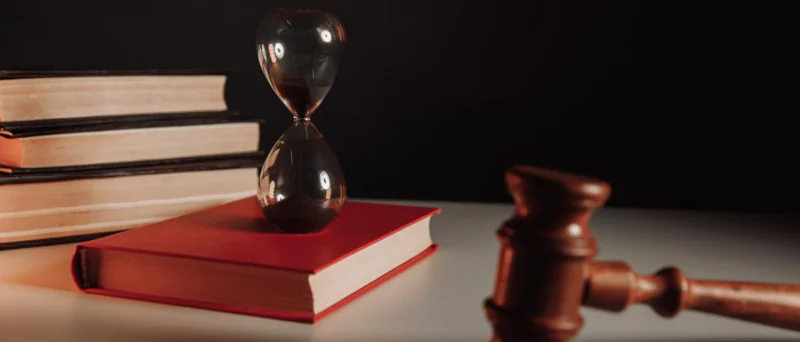 Адвокат Зуев Андрей Валерьевич объясняет: Адвокат по статье 337 УК РФ Самовольное оставление части или места службы – уголовный адвокат Москва