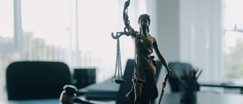 ‍ Работник добился восстановления в должности после увольнения по сокращению