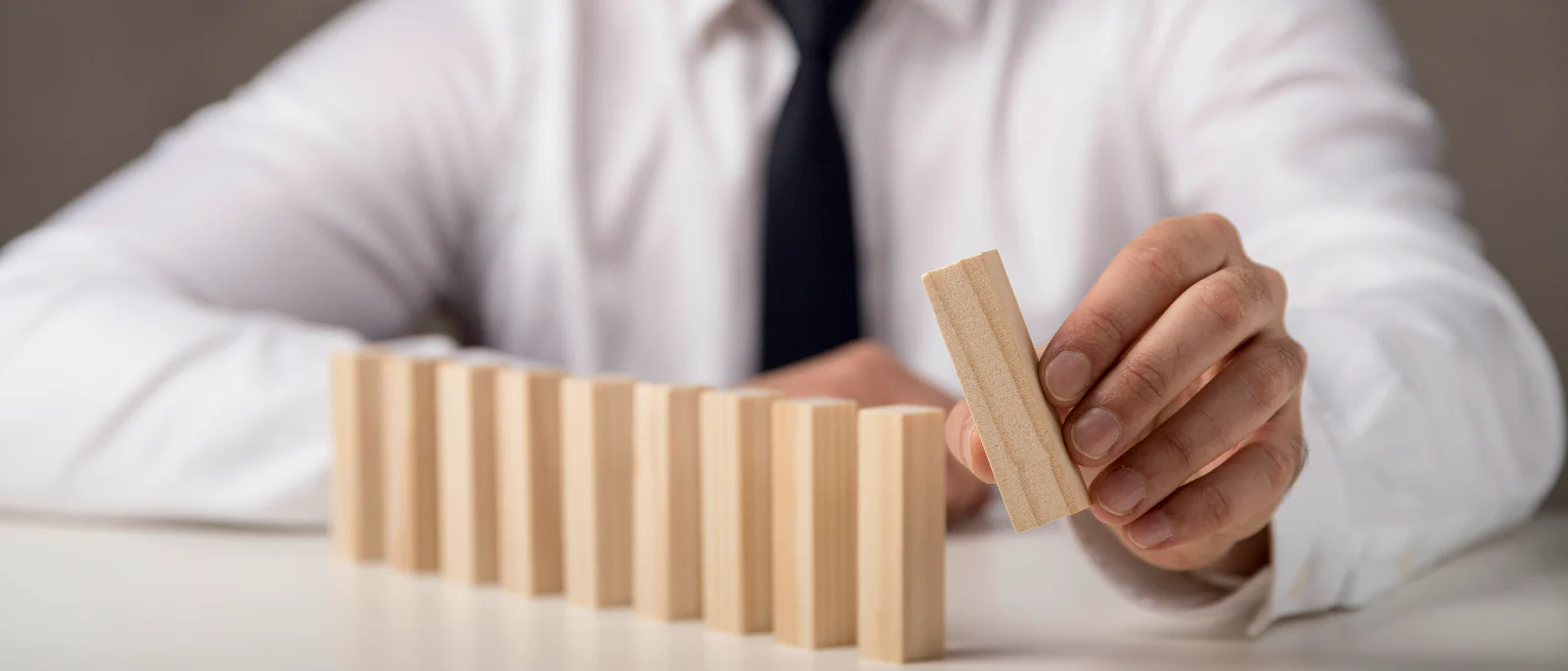 Адвокат Комаров Роман Петрович объясняет: Как руководителю организации избежать субсидиарной ответственности по ее долгам