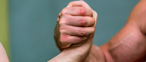 Суд оправдал студента, которого обвиняли в умышленном причинении вреда во время армрестлинга