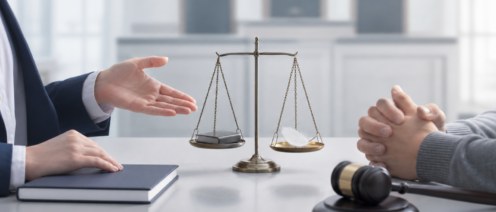 Обзор кассационной практики Верховного Суда РФ поможет адвокатам и обвиняемым понять, как добиться прекращения уголовного дела по малозначительности.